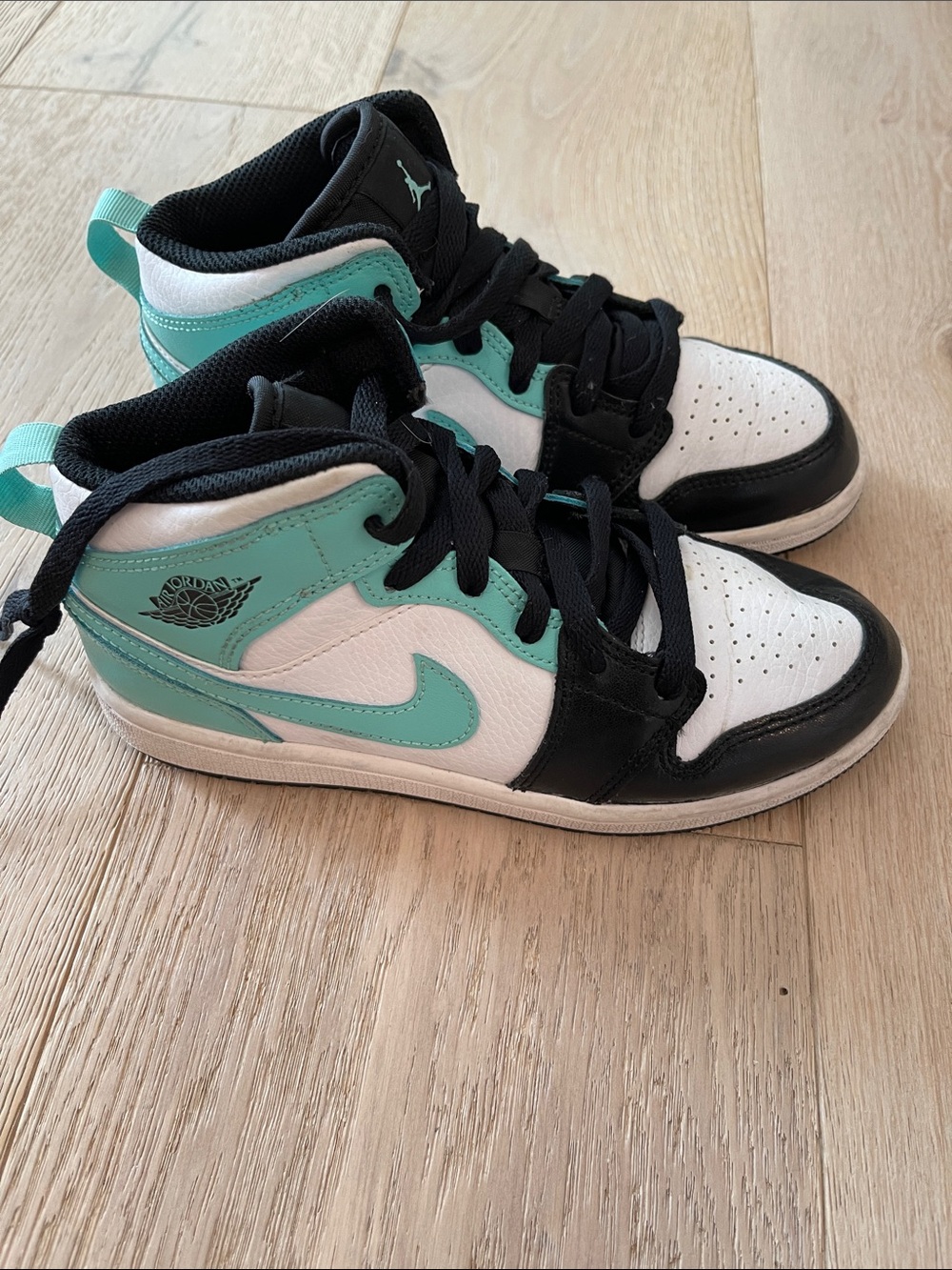 Jordan Kids High-Top Sneakers in Teal, Black & White